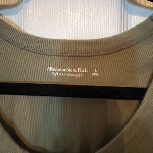 Abercrombie & Fitch Green Long Sleeve Tee